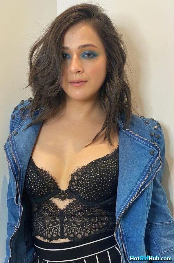Sexy Priyal Gor Hot Indian Television Actress Pics 11