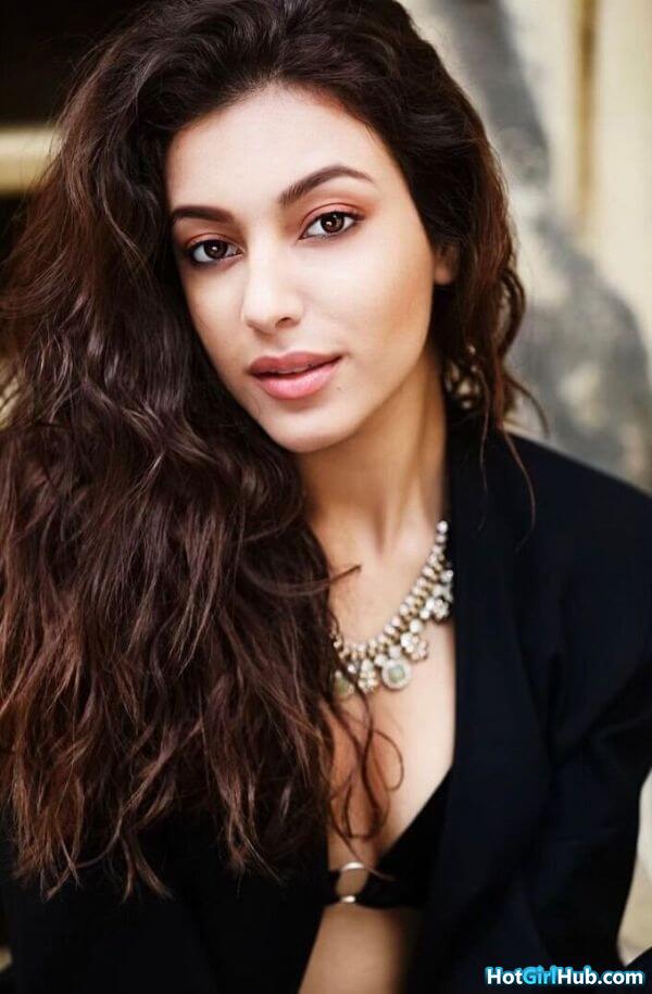 Sexy Sahher Bambba Hot Bollywood Actress Pics 12