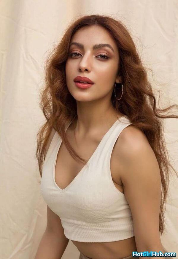 Sexy Sahher Bambba Hot Bollywood Actress Pics 4