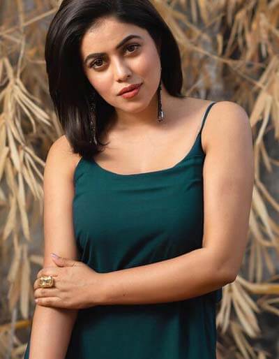 Sexy Shamna Kasim Hot South Indian Dancer and Model Poorna Pics 1