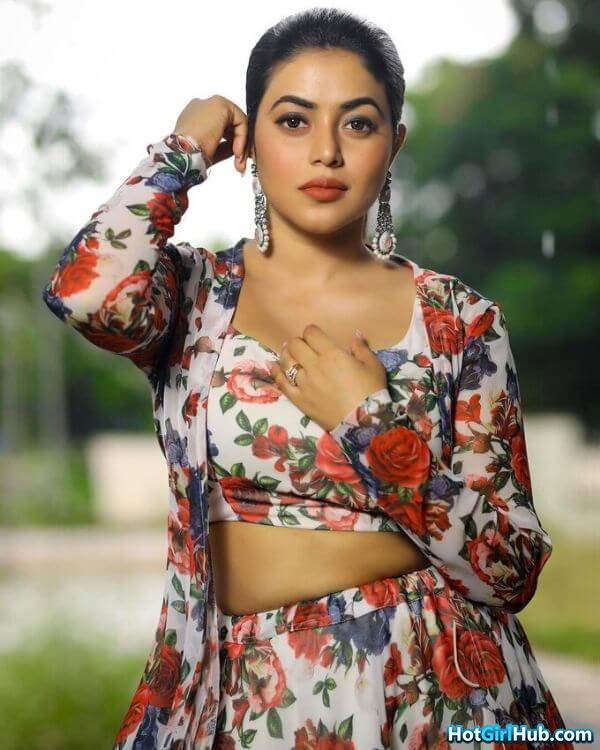 Sexy Shamna Kasim Hot South Indian Dancer and Model Poorna Pics 2