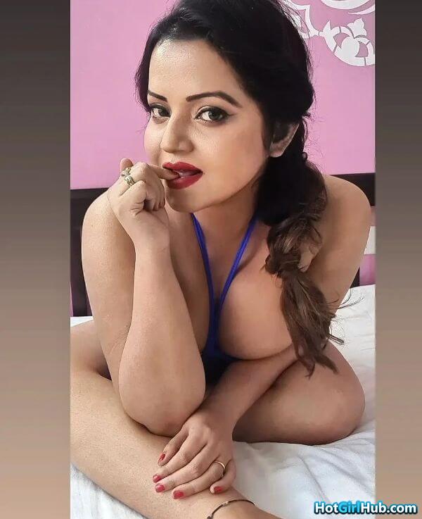 Hot Indian Desi Girls Showing Sexy Body 10