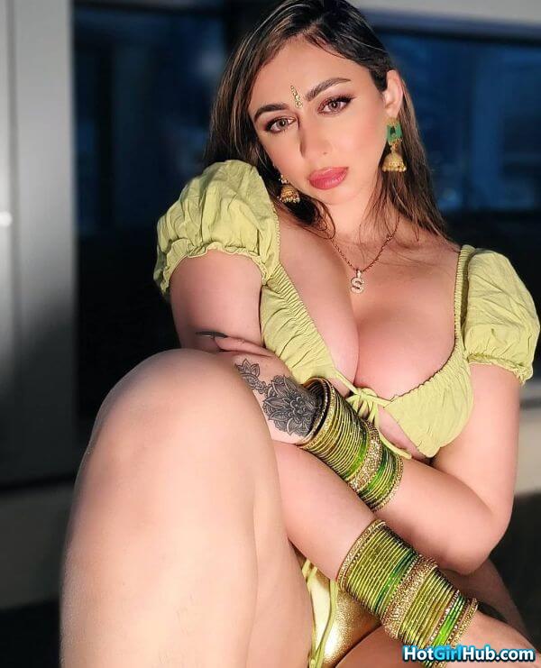 Hot Indian Desi Girls Showing Sexy Body 11