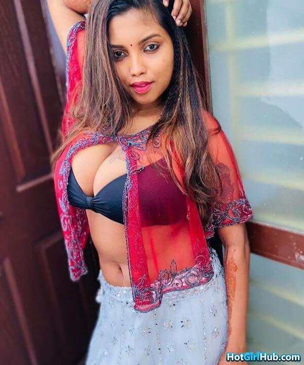 Hot Indian Desi Girls Showing Sexy Body 12