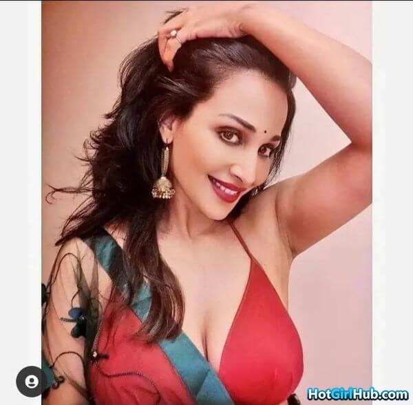 Hot Indian Desi Girls Showing Sexy Body 7