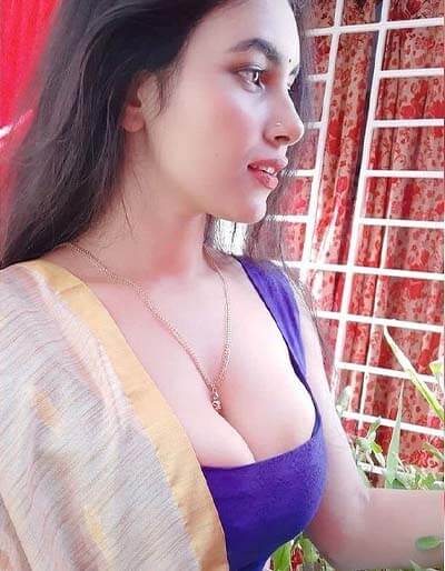 Sexy Indian Girls Showing Big Boobs 1