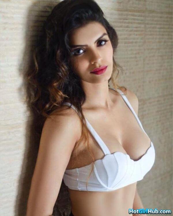 Sexy Sonali Raut Hot Bollywood Actress Pics 4