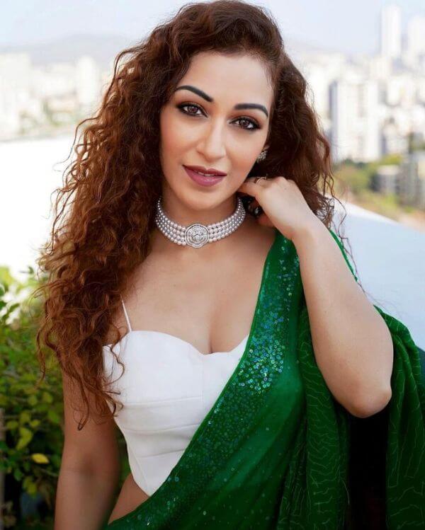 Sexy Sunayana Fozdar Hot Indian Television Actress Pics 12