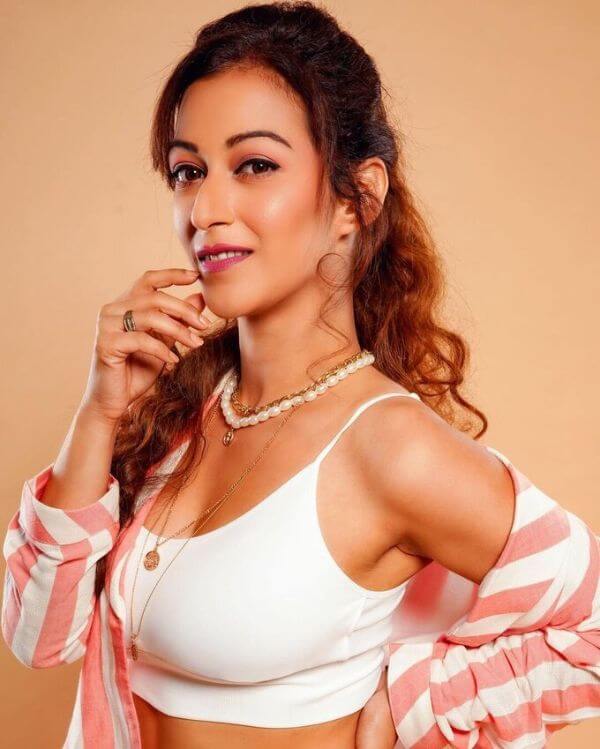Sexy Sunayana Fozdar Hot Indian Television Actress Pics 4