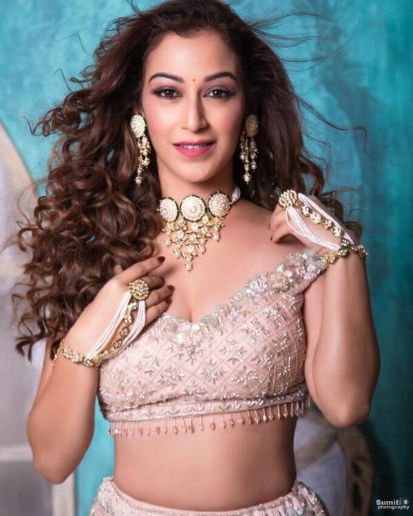 Sexy Sunayana Fozdar Hot Indian Television Actress Pics 8