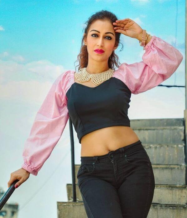 Sexy Sunayana Fozdar Hot Indian Television Actress Pics 9