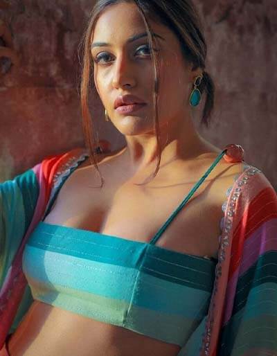 Sexy Surbhi Chandna Hot Indian Television Actress Pics 1