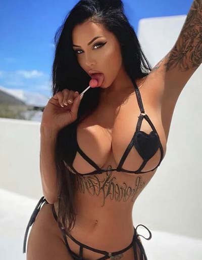 Sexy Teen Girls in Lingerie Showing Hot Figure 1