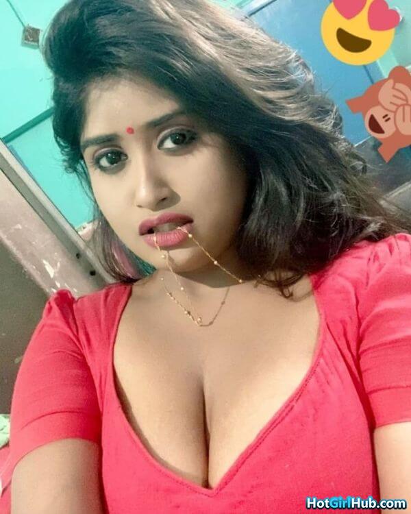 Beautiful Indian Teen Girls Showing Big Tits 3