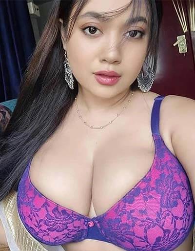 Cute Indian Teen Girls Showing Huge Boobs 1
