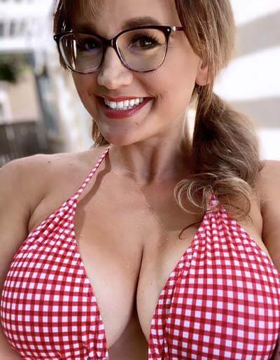 Hot Teen Girls With Glasses Showing Sexy Body 1 1