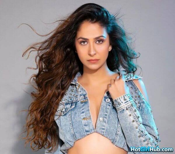 Sexy Malvika Raaj ​hot Hindi Film Actress Pics 15