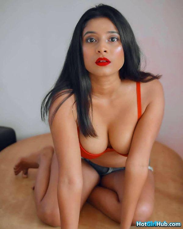Beautiful Indian Girls Showing Big Tits 8