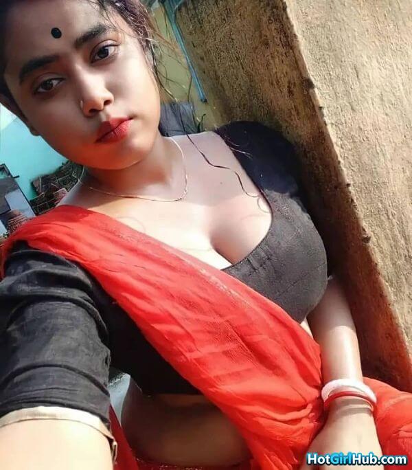 Sexy Desi Girls Showing Big Tits 11