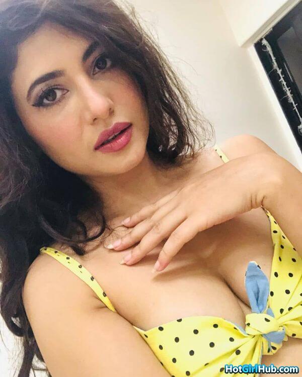Sexy Desi Girls Showing Big Tits 7