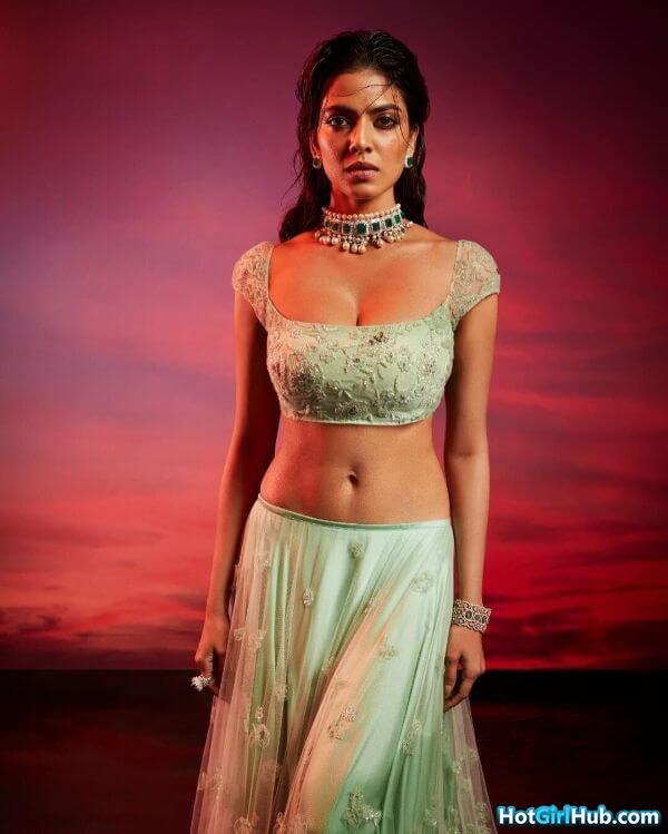 Sexy Malavika Mohanan ​hot Indian Actress Pics 5