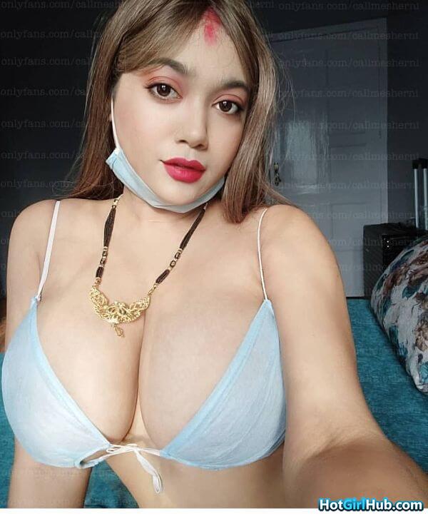 Beautiful Big Boobs Indian Girl Showing Deep Cleavage 3