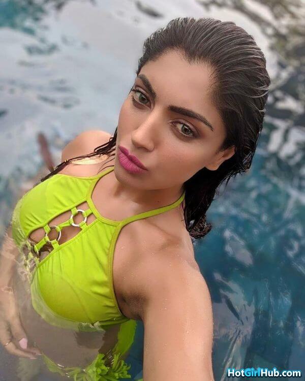 Sexy Akanksha Puri ​hot Hindi TV Actress Pics 9