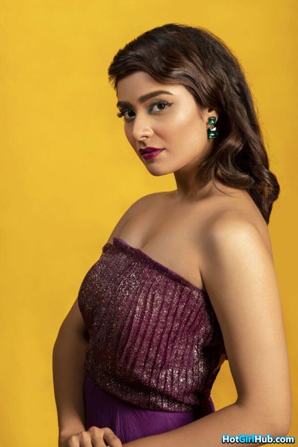 Sexy Priyanka Sharma ​hot Indian Actress Pics 9