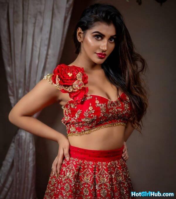 Sexy Yashika Aannand ​hot Indian Actress Pics 15
