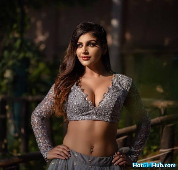 Sexy Yashika Aannand ​hot Indian Actress Pics 6
