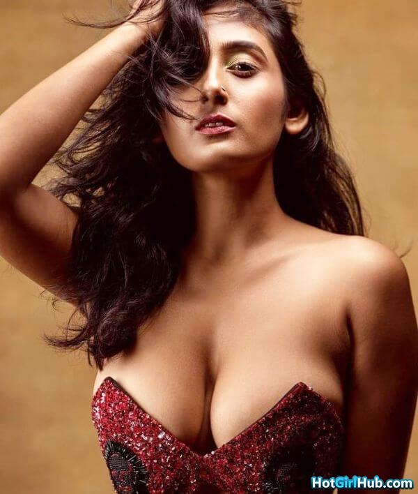 Beautiful Indian Girls Showing Huge Boobs 6