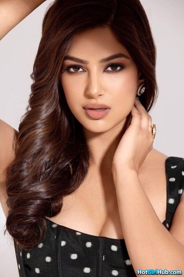 Sexy Harnaaz Sandhu ​hot Indian Actress Pics 11