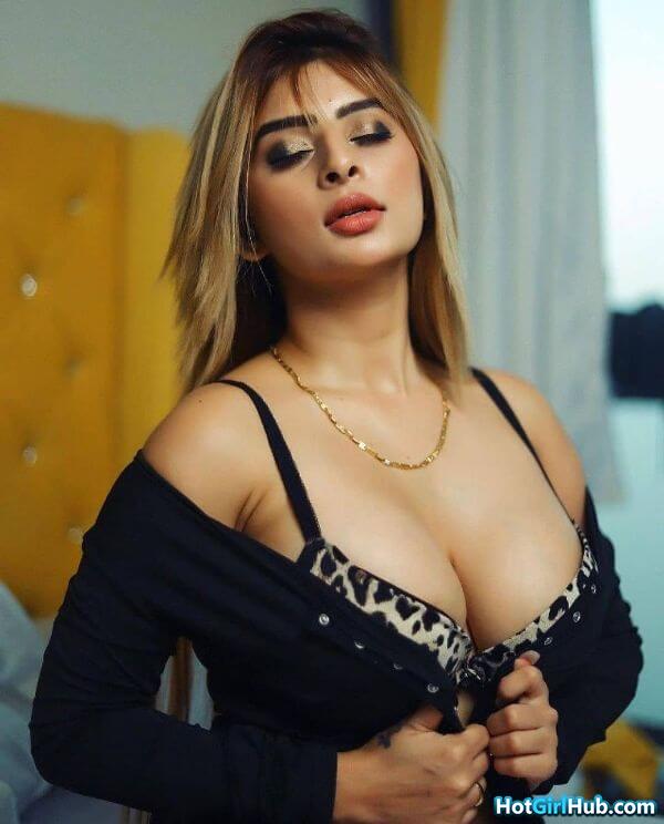 Sexy Indian Teen Girls Showing Big Tits 4