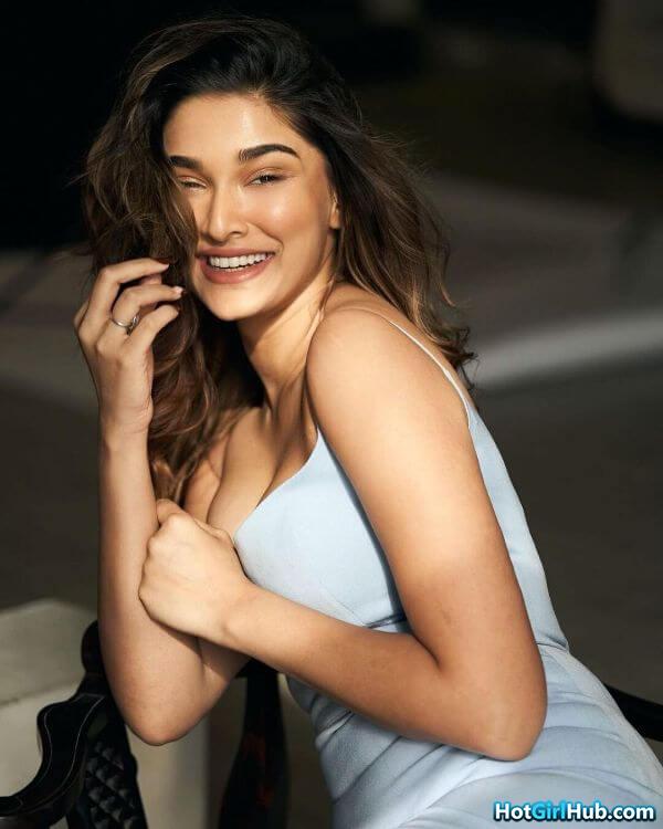 Sexy Saiee Manjrekar ​hot Bollywood Actress Pics 12