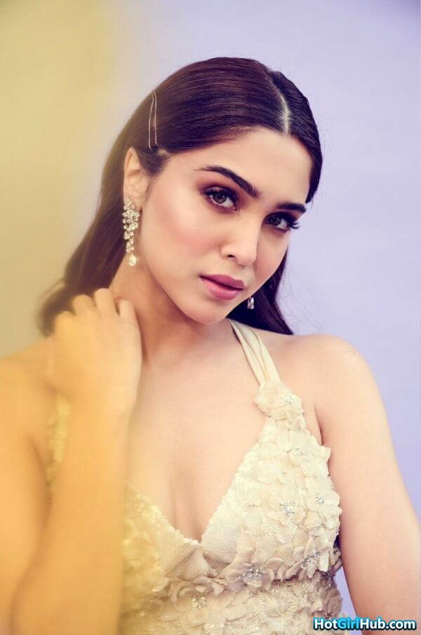 Sexy Sharvari Wagh ​hot Bollywood Actress Pics 4