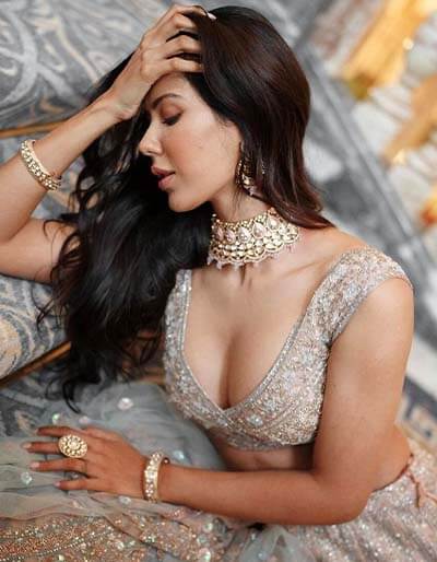 Sexy Sonam Bajwa ​hot Indian Model and Actress Pics 1