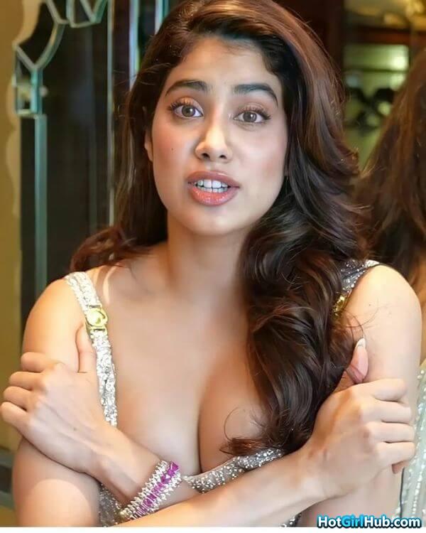 Super Hot Indian Desi Girls Showing Big Boobs 13