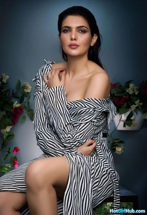 Sexy Ihana Dhillon ​hot Bollywood Actress Pics 6