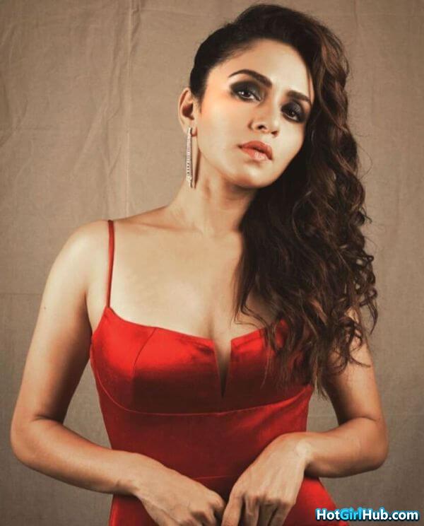 Sexy Amruta Khanvilkar ​hot Indian Actress Pics 3