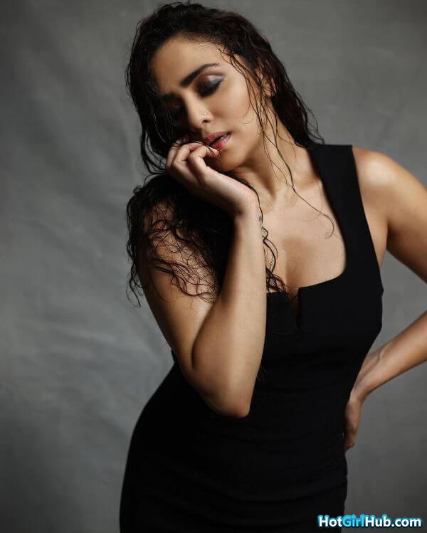 Sexy Amruta Khanvilkar ​hot Indian Actress Pics 4
