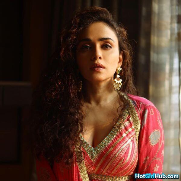 Sexy Amruta Khanvilkar ​hot Indian Actress Pics 9