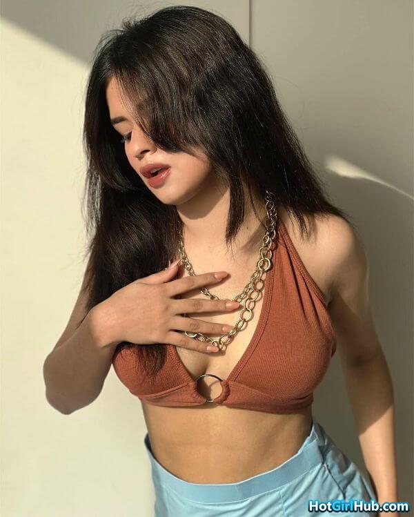 Sexy Avneet Kaur ​hot Indian TV Actress Pics 4