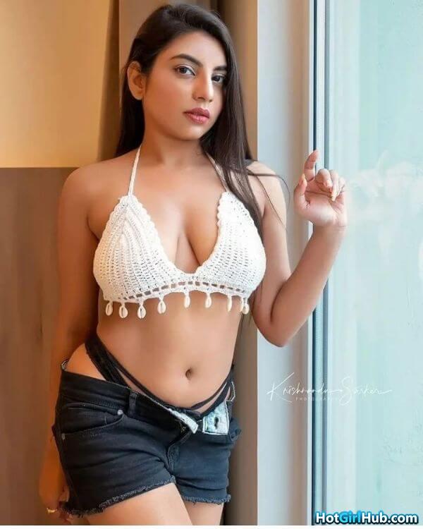 Sexy Indian Girls Showing Big Tits 5