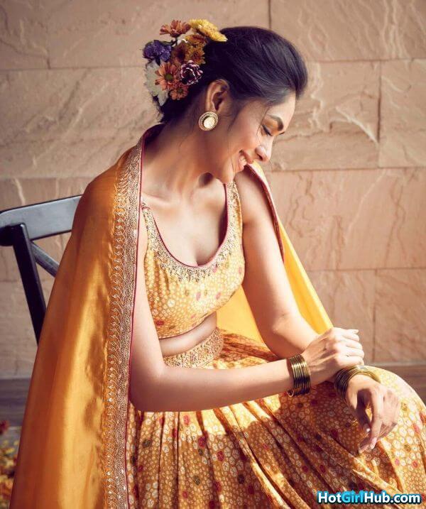 Sexy Mrunal Thakur ​hot Indian Television Actress Pics 3
