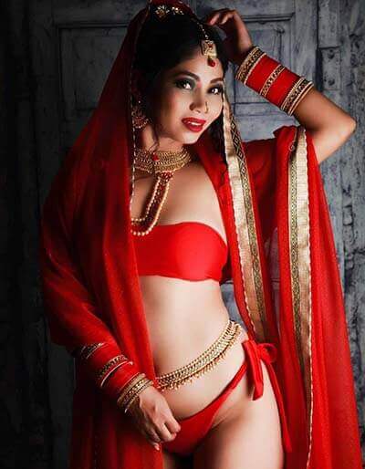 Beautiful Indian Teen Girls Showing Big Tits 1