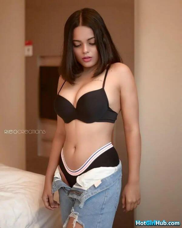 Hot Indian Desi Girl Showing Big Boobs 10