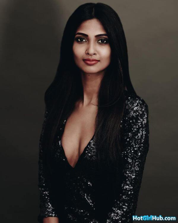 Sexy Keerthi Pandian ​hot Tamil Actress Pics 11