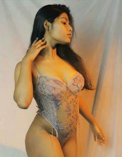 Super Hot Desi Girls Showing Sexy Body 1