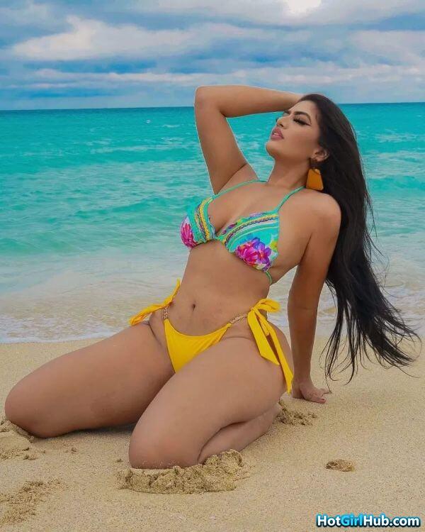 Hot Indian Girls in Bikini Showing Sexy Body 14