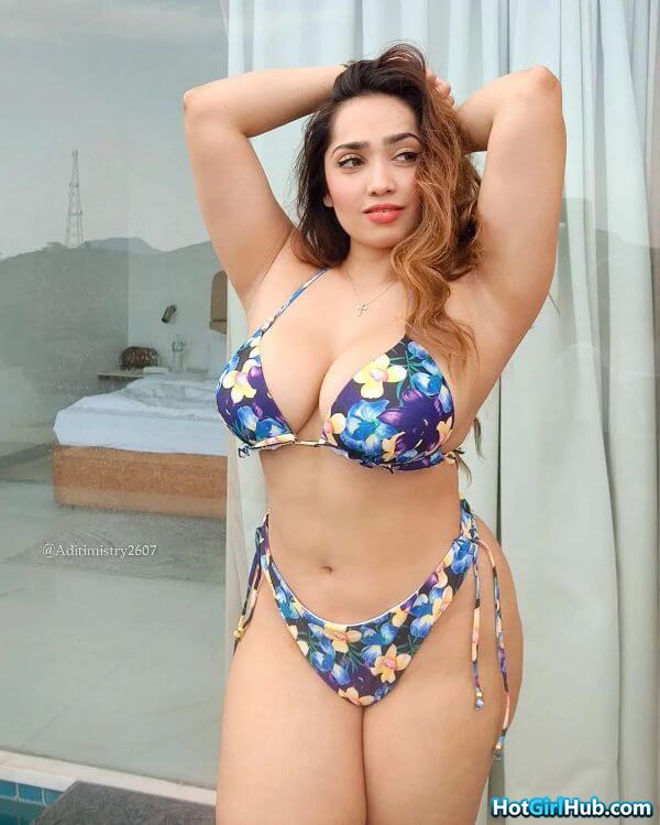 Hot Indian Girls in Bikini Showing Sexy Body 6